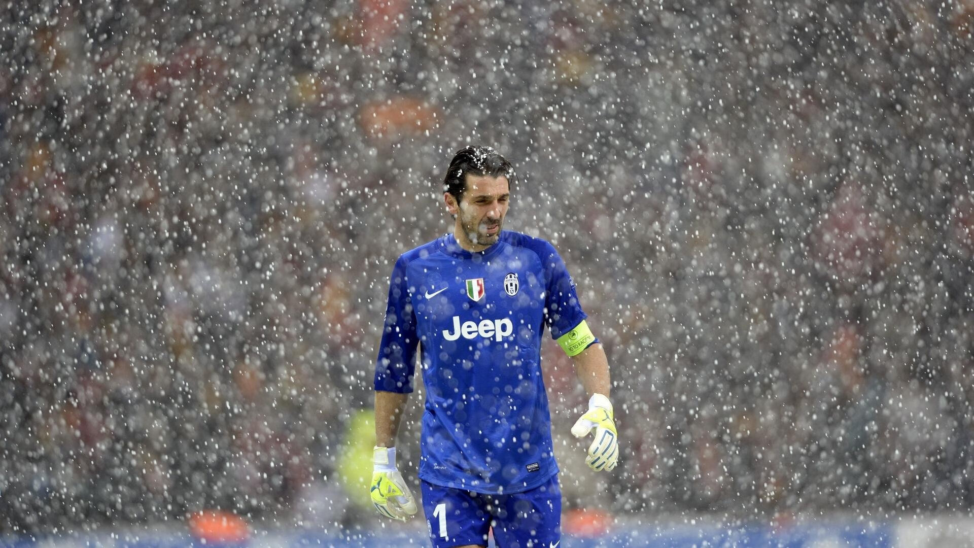 国足国际赛场经验快速积累，国足比赛球场